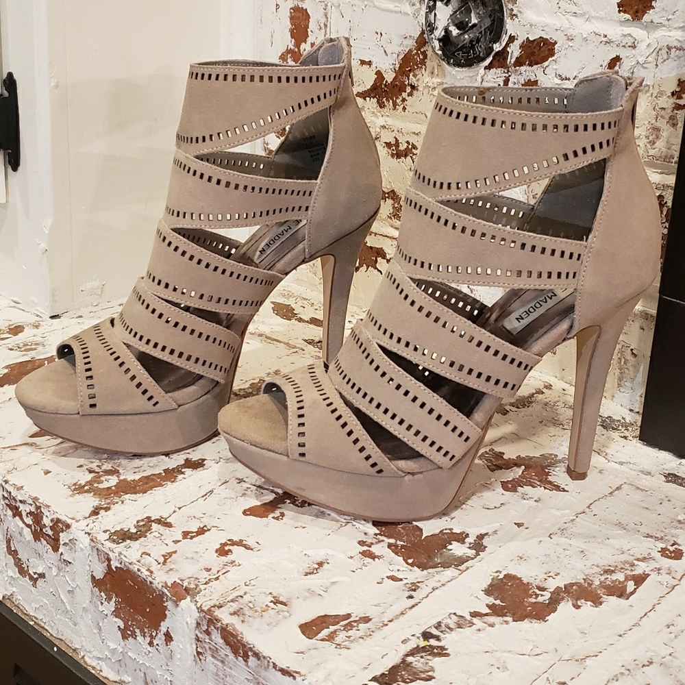 Steve madden suede peep toe pumps